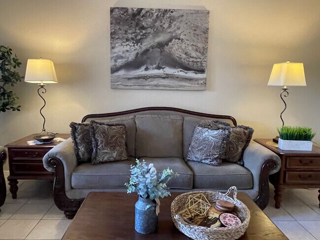 Foto del edificio - Fully furnished Rental Available Now