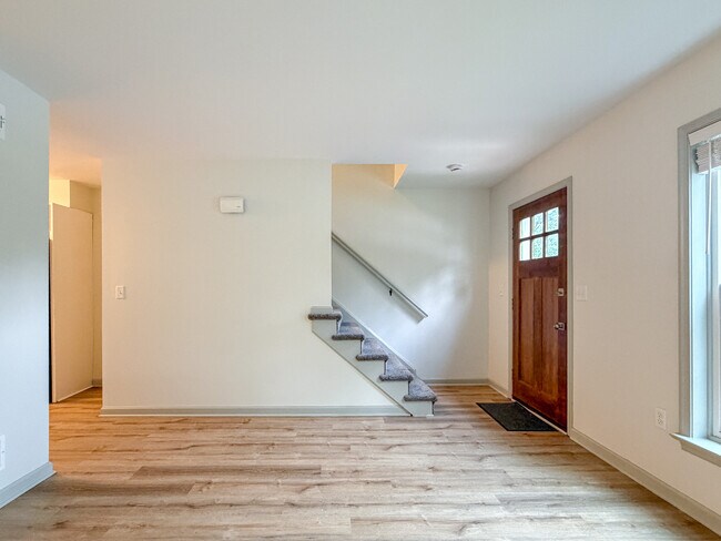 Foto del edificio - 425 Deerfield Dr