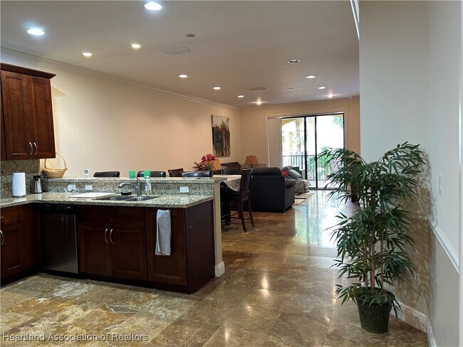 Foto del edificio - 2351 Lakeview Dr