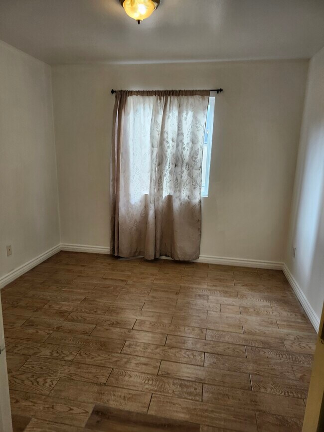 DORMITORIO 2 - 2106 S Ridgeley Dr