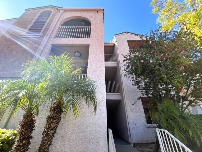 Foto del edificio - 2 bed, 2 bath located in Corona, CA!