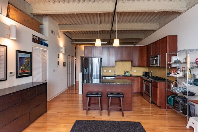 Building Photo - 2545 S Dearborn St