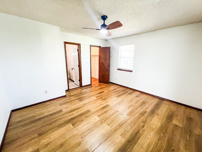 Foto del edificio - 817 W Walnut St