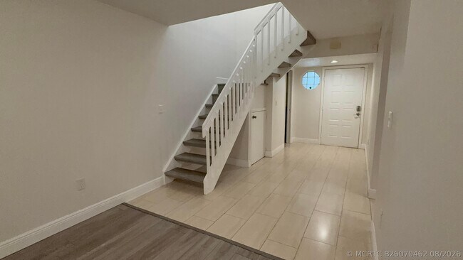 Foto del edificio - 612 N University Dr