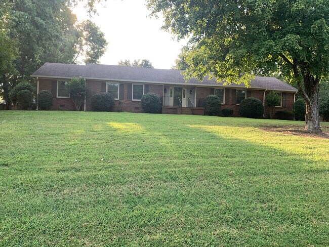 Building Photo - 88 Valley Brook Dr