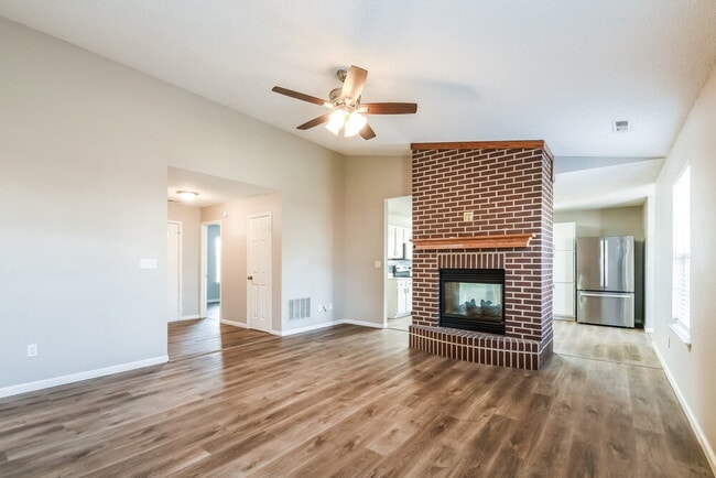 Building Photo - 17722 Sanibel Cir