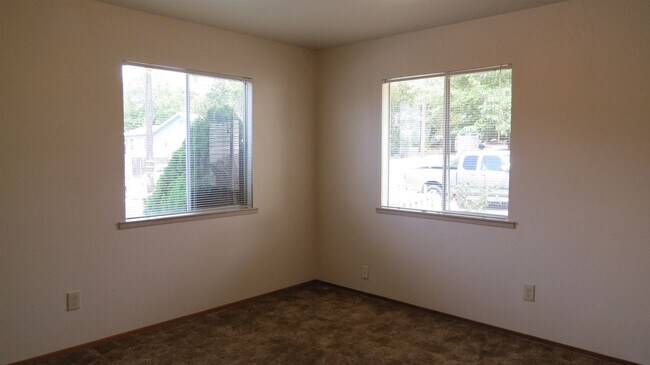 Building Photo - 3 br, 2 bath House - 222 Channel Hill Rd.
