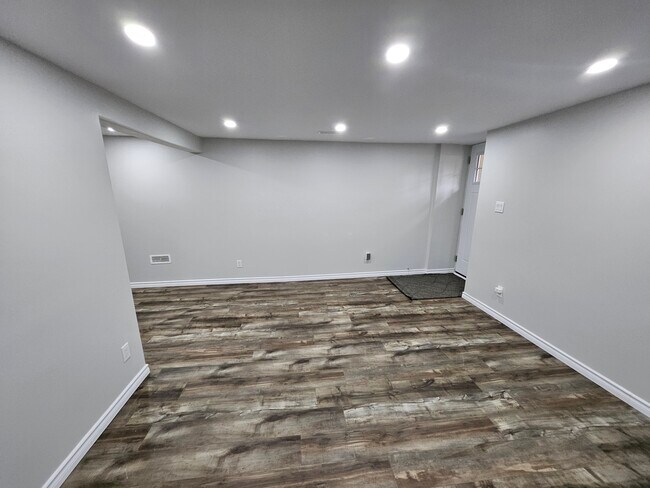 Photo du bâtiment - 414 Stirling Av S