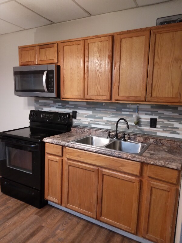 241 W Broad St Unit !, Hazleton, PA 18201 Room for Rent in Hazleton