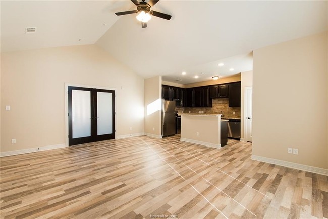 Building Photo - 7273 Riverside Pkwy