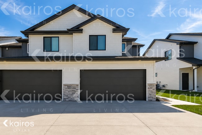 Building Photo - 6925 Holly Ct