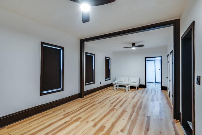 Building Photo - 2173 E 73rd St