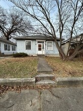 Building Photo - 418 W 9th St