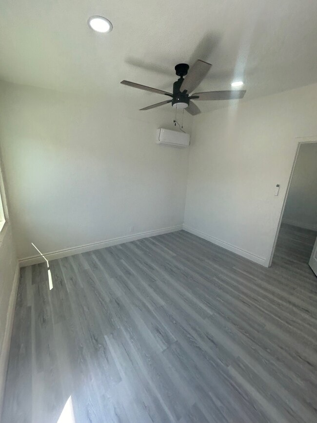 Foto del edificio - 210 W Monroe Ave