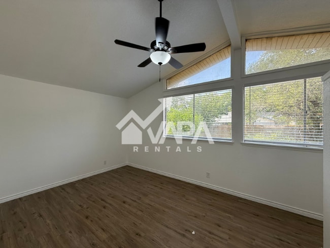 Building Photo - 4131 Valleyfield Dr