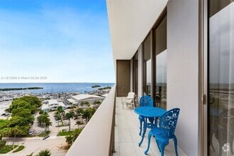 Building Photo - 2655 S Bayshore Dr
