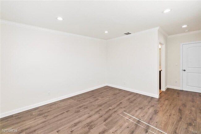 Building Photo - 2 br, 2 bath 4plex - 136 N Rampart Blvd # 4