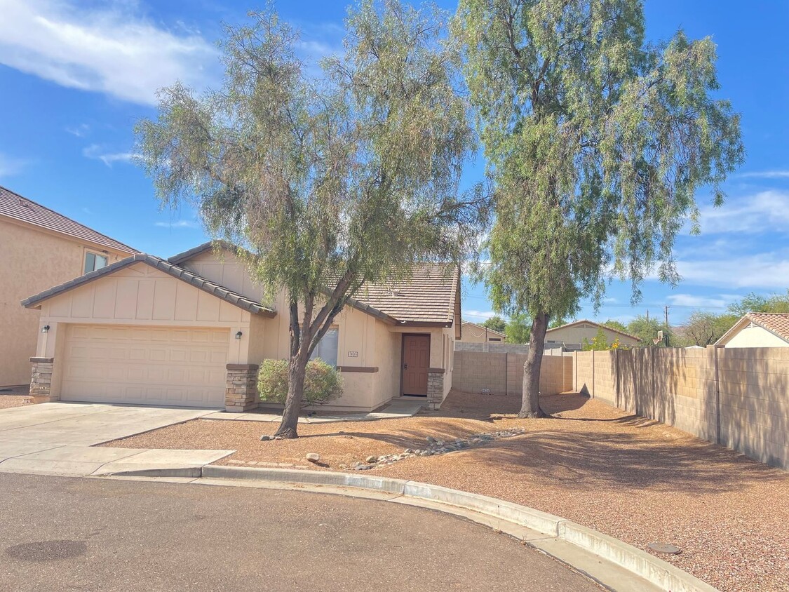 Fresh paint 3 Bedroom, 2 baths very low maintenance home - Fresh paint 3 Bedroom, 2 baths very low maintenance home