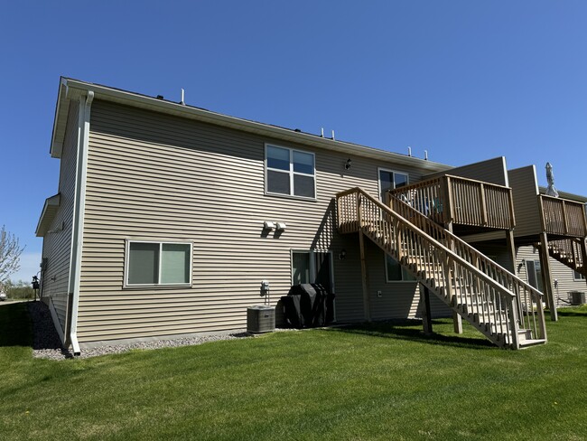 Building Photo - 1038 White Tail Ln