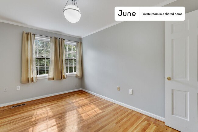 Foto del edificio - Room in Shared 7 bed/4 bath home