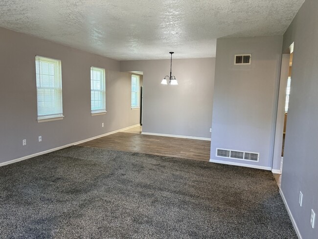 Building Photo - 10009 NW Jones Dr
