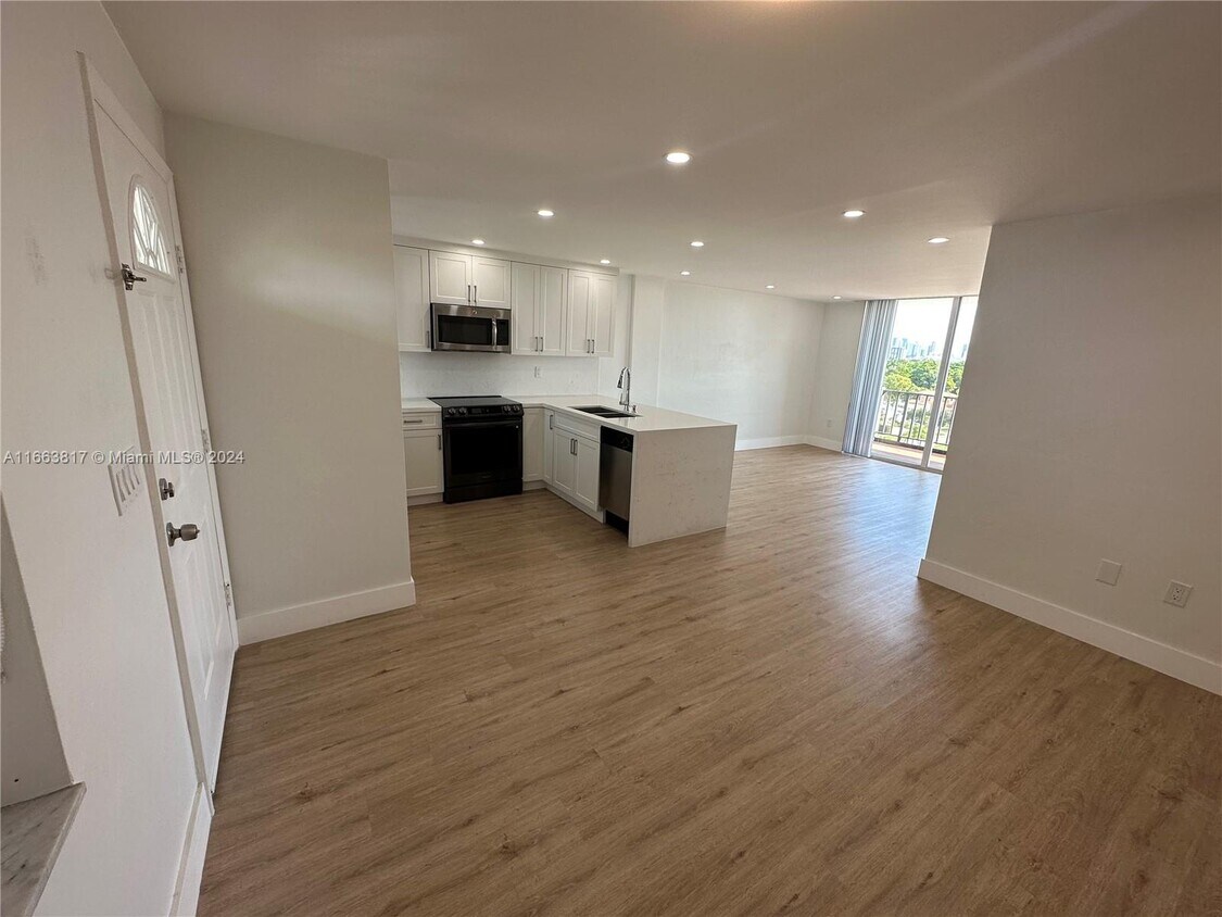 Foto principal - 1400 SW 27th Ave