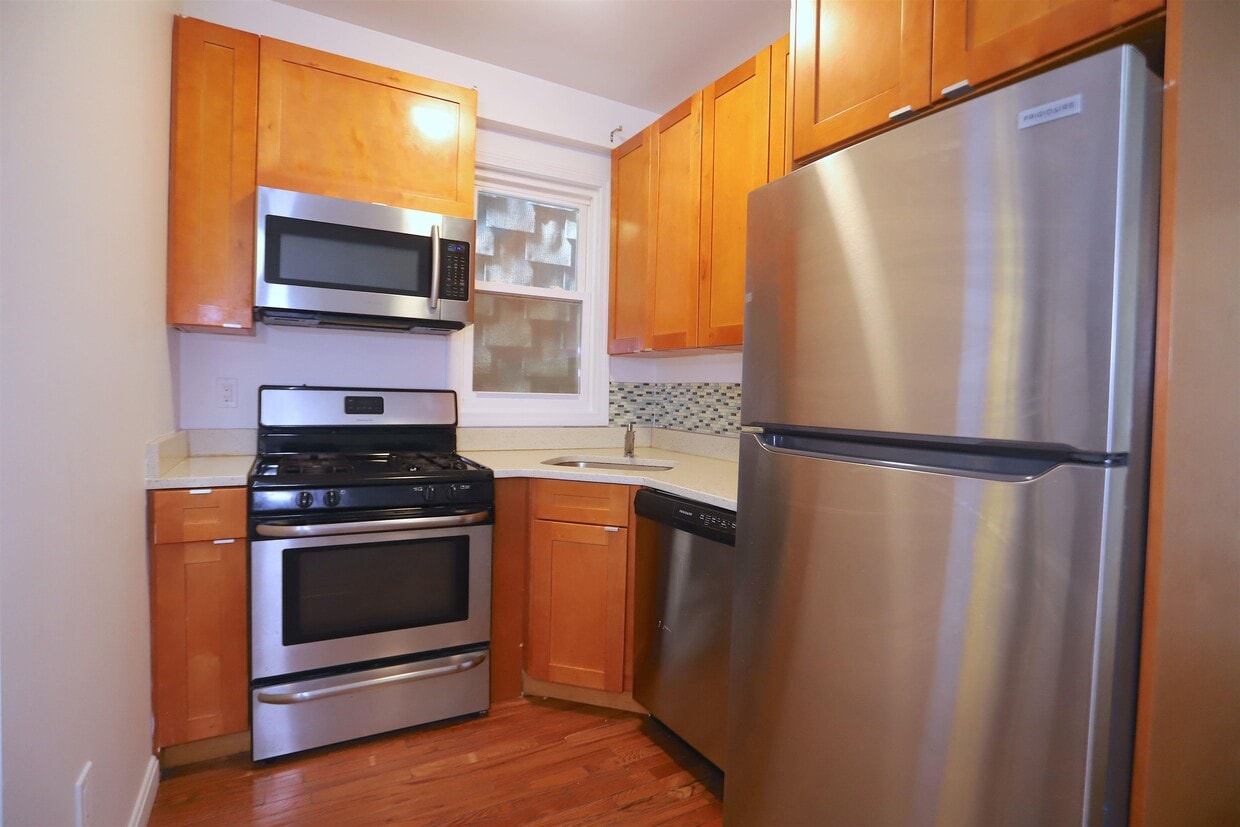 Primary Photo - 195 Webster Ave