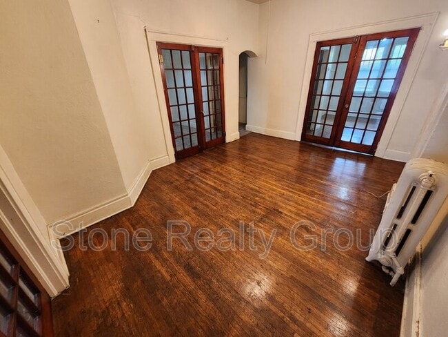Building Photo - 510 S 5th St