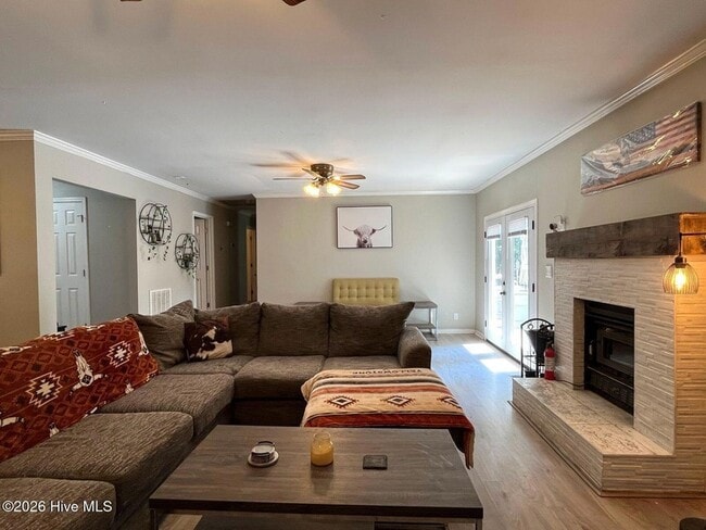 Foto del edificio - 8879 Cliffdale Rd