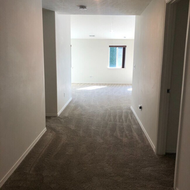 Building Photo - Cozy Home with Private Backyard!