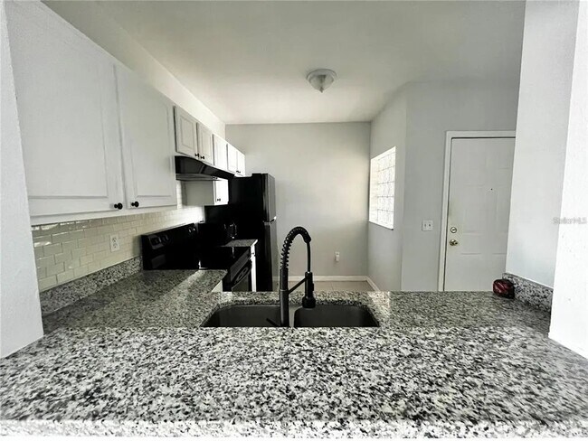 Foto del edificio - 6011 Skydale Way