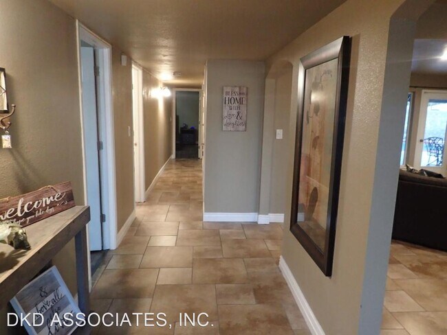 Foto del edificio - 3 br, 3.5 bath House - 9213 COSMOS