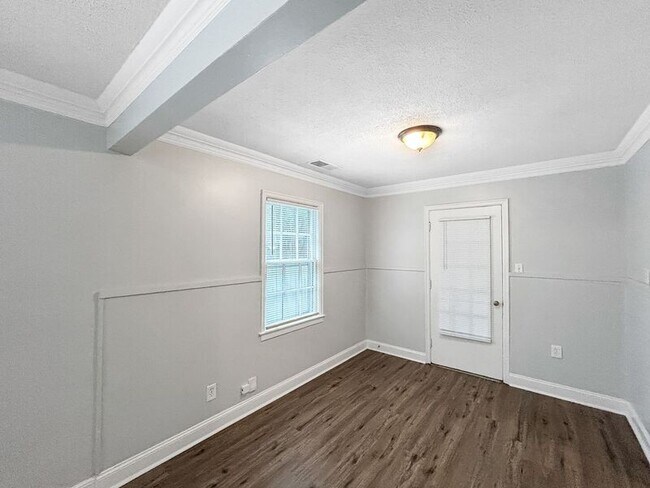 Building Photo - 4297 Leatherwood Ave
