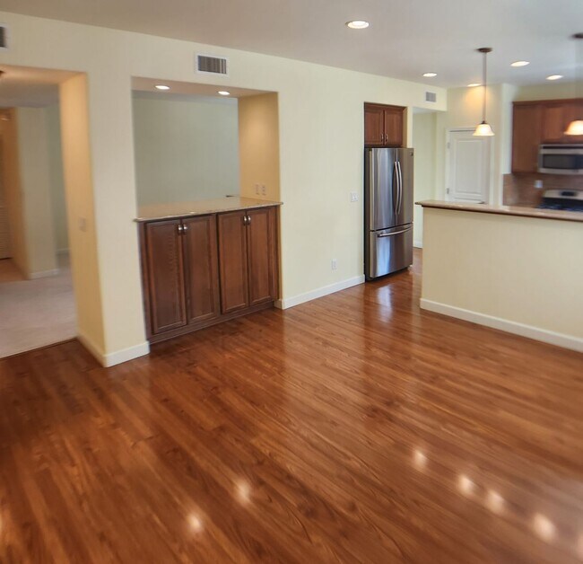 Foto del edificio - Gated 3 bedroom Condo