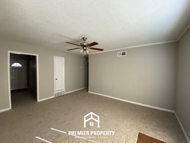 Foto del edificio - 6345 Martinwood Dr