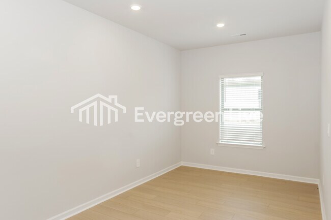 Building Photo - 105 Ashby Pond Dr