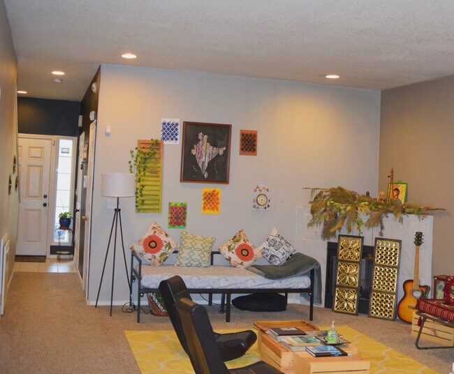 Vista de la sala de estar 1 - 7414 NE Shaleen St