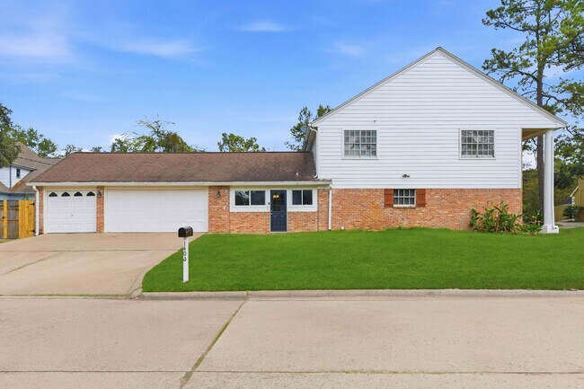 Foto del edificio - Beautifully Updated 4-Bedroom Home in a Prime Houston Location