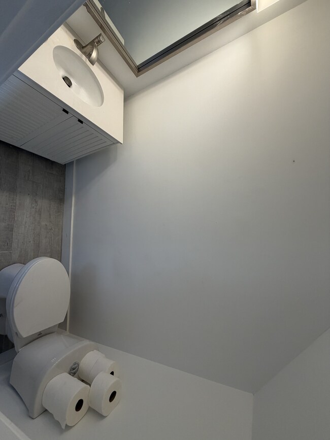 Foto del edificio - 3155 Cape Cir