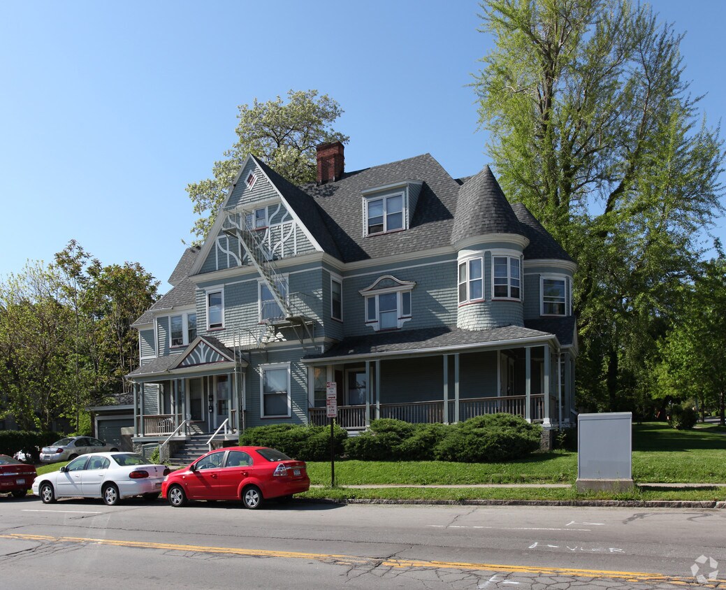 Building Photo - 469 University Ave