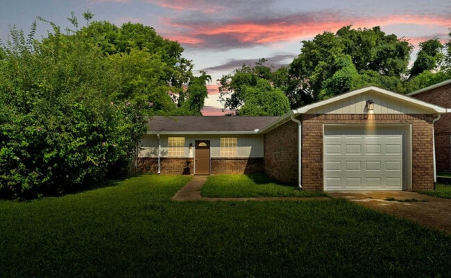 Building Photo - 1434 E Cedar Ln
