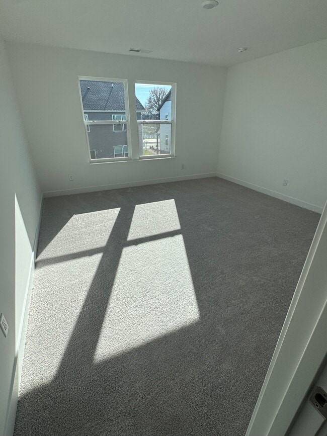 Building Photo - 15235 Farrington Rd