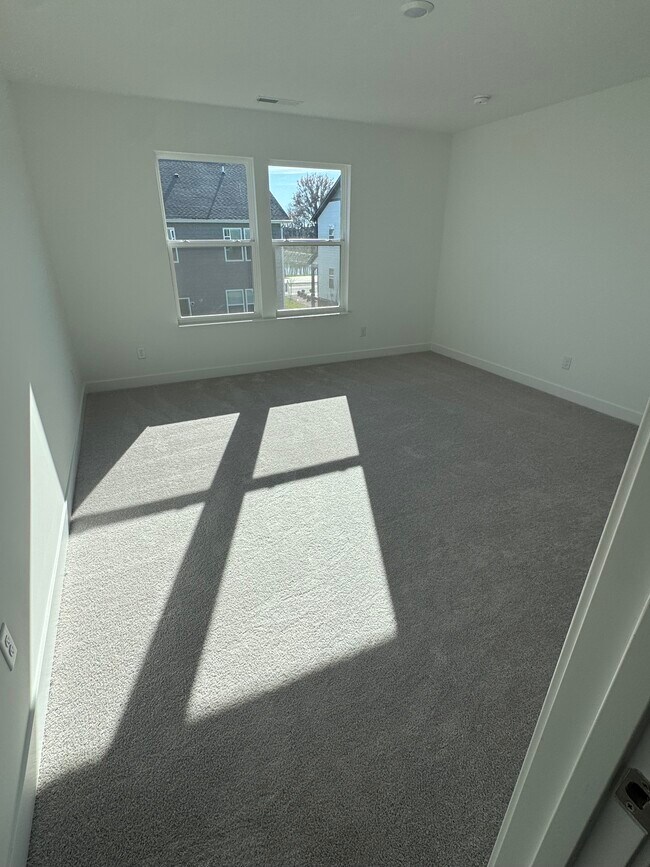 Foto del edificio - 15235 Farrington Rd