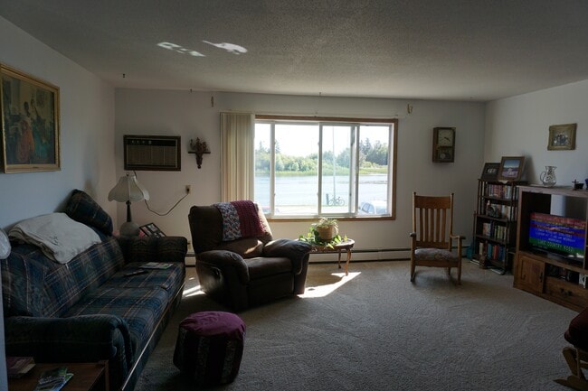 Building Photo - 411 River St NE