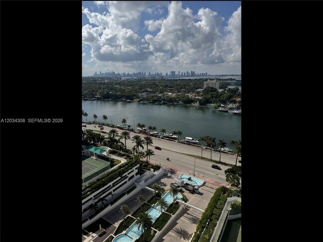 Foto del edificio - 4779 Collins Ave