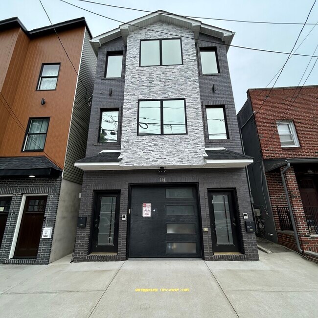Foto del edificio - 329 N 10th St
