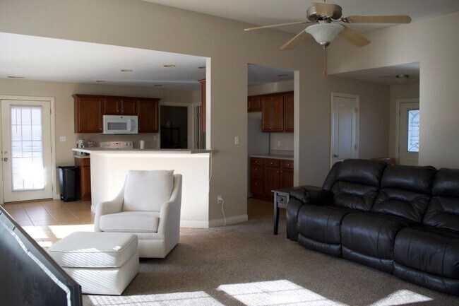 Foto del edificio - Nice 3 Bed 2 Bath House In Vanderveen Crossing!