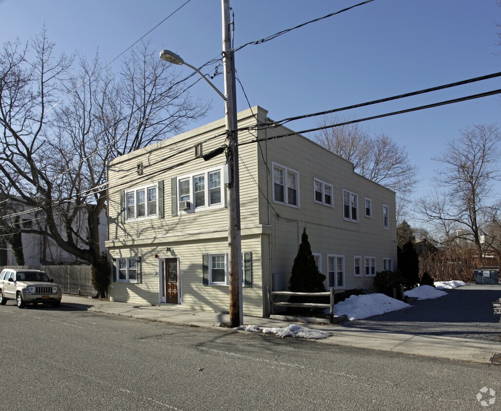 6 Brook Rd, Westhampton Beach, NY 11978 Apartments in Westhampton