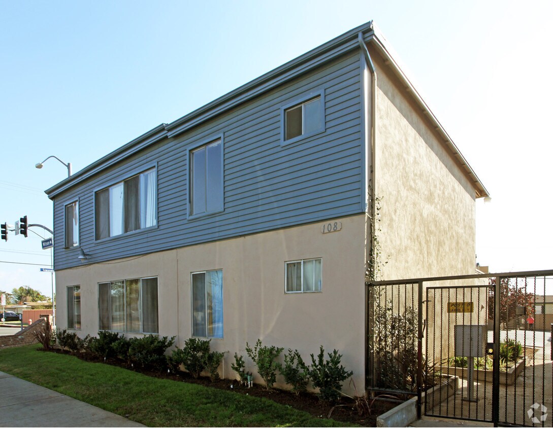 Primary Photo - 108 W Wilson Ave