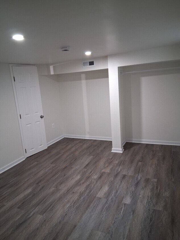 Foto del edificio - 7012 Warfield Rd